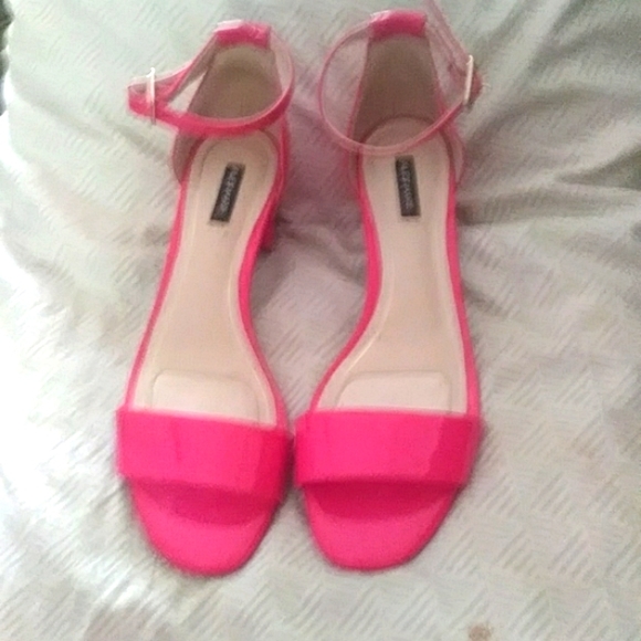 Heels - Picture 4 of 10